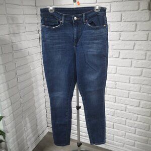 Signature by Levi Strauss Ladies Size 30/30 Medium Wash Skinny Jeans